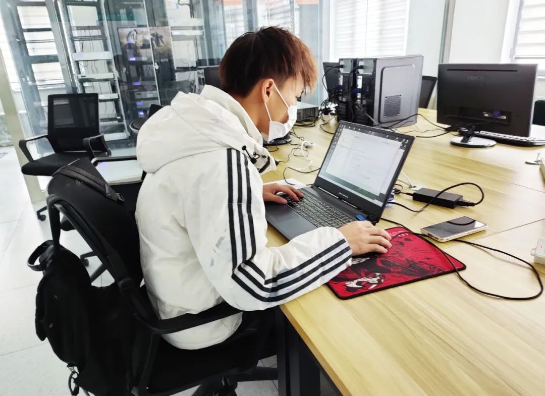 服务客户，威九国际V9人是认真的!